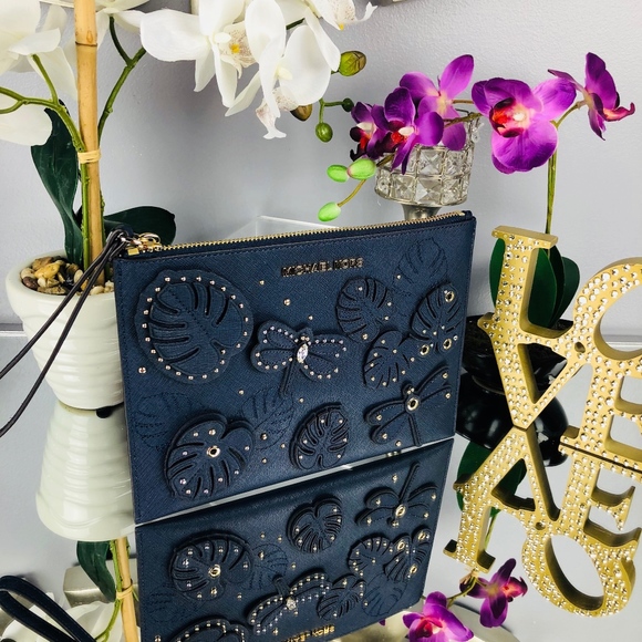 🎉 Host Pick Michael Kors Dragonfly Clutch - Picture 4 of 7